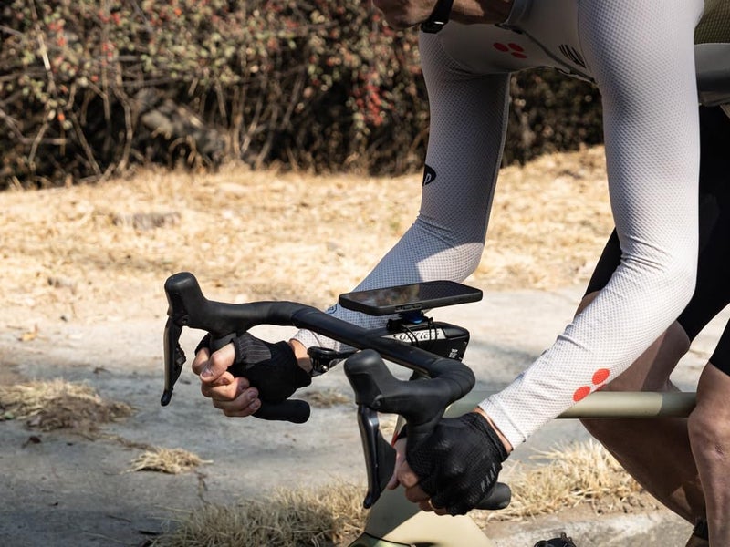 QUAD LOCK Stem/Handlebar Bike Phone Holder Kit with MAG Phone Case for iPhone 15 - Image 3